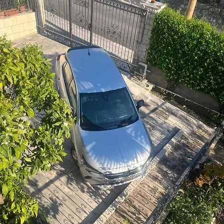 Ursić Apartament *